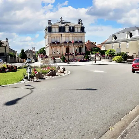 Semesterbostad Maison Charmante A Avec Terrasse Et Jardin Montbron