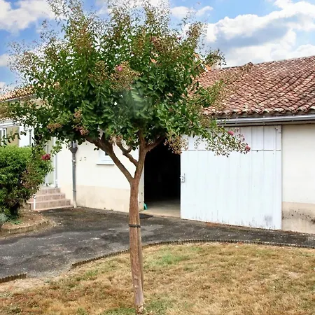 Maison Charmante A Avec Terrasse Et Jardin Semesterbostad Montbron